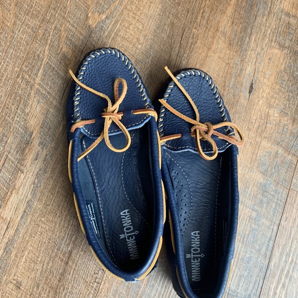Minnetonka Navy Blue Leather Moccasin Driving Shoes 619R Women’s Size 8 - Picture 2 of 6